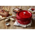 Cocotte ronde cerise en fonte émaillée - STAUB