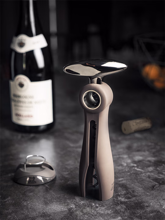 Tire-bouchon Peugeot Salma noir – Ouvre-bouteille à vis sans fin avec coupe-capsule intégré Élégance et praticité