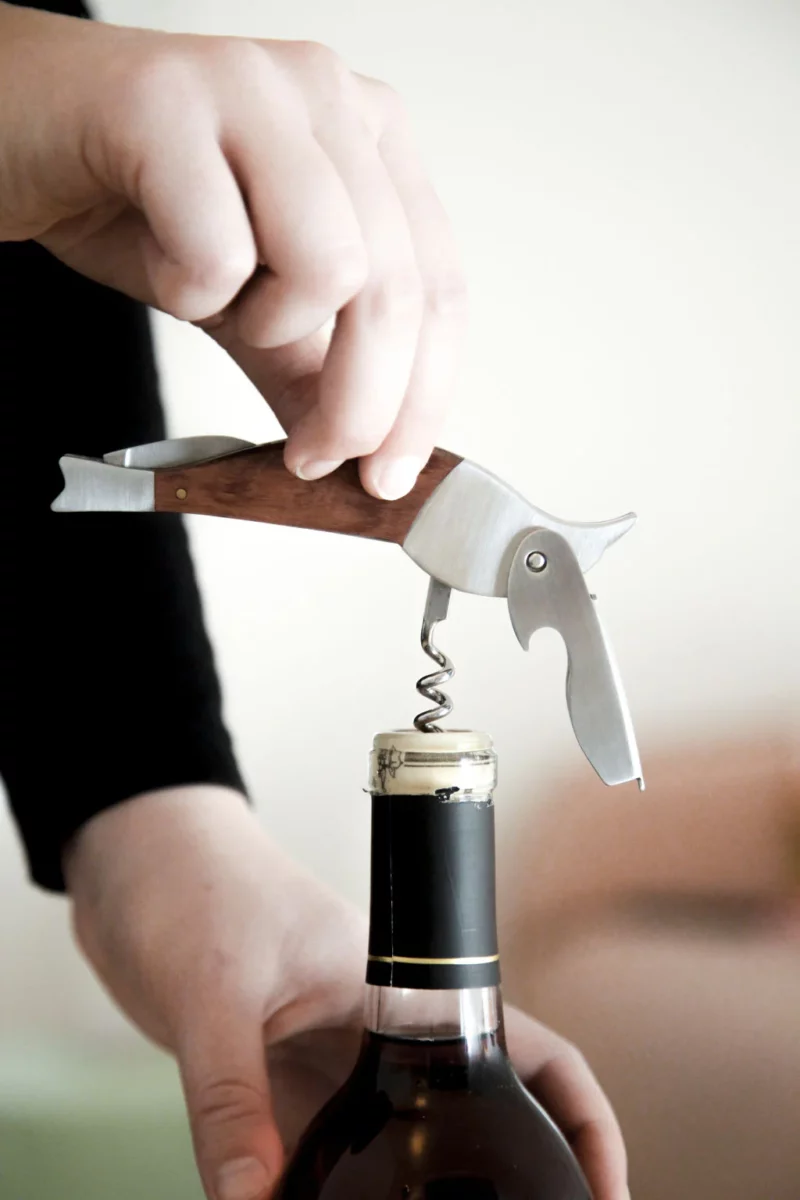 Bird Corkscrew Kikkerland en bois teinté et acier inoxydable
