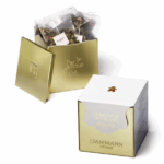 Boîte métal collector du Christmas Tea Blanc de Dammann Frères – thé blanc de Noël aux saveurs fruitées et épicées, avec 20 sachets Cristal®.