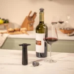 Coffret pompe à vide + 2 bouchons à vin - VACU VIN