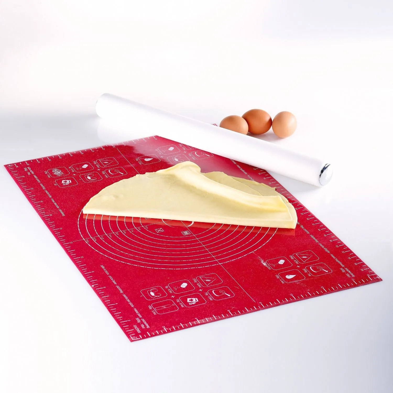 Feuille à pâtisserie silicone rouge Mastrad avec graduations et recettes imprimées
