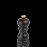 Moulin à poivre Paris u’Select Peugeot 15cm en bois couleur chocolat avec bague de réglage et bouton doré tête de lion.