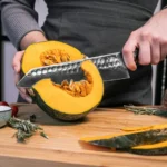 Couteau de chef Kiritsuke KOTAI 210 mm en acier Damas AUS-10 avec manche en ébène et saya en bambou.