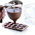 Silikomart Funnel Choc – Entonnoir à piston pour dosage précis : idéal chocolat, coulis, pâtes liquides. Accessoire professionnel pour pâtisserie et chocolaterie.