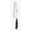 Couteau Santoku Arcos Riviera 180 mm avec lame inox forgée et manche ergonomique noir, parfait pour trancher, hacher et émincer avec précision.
