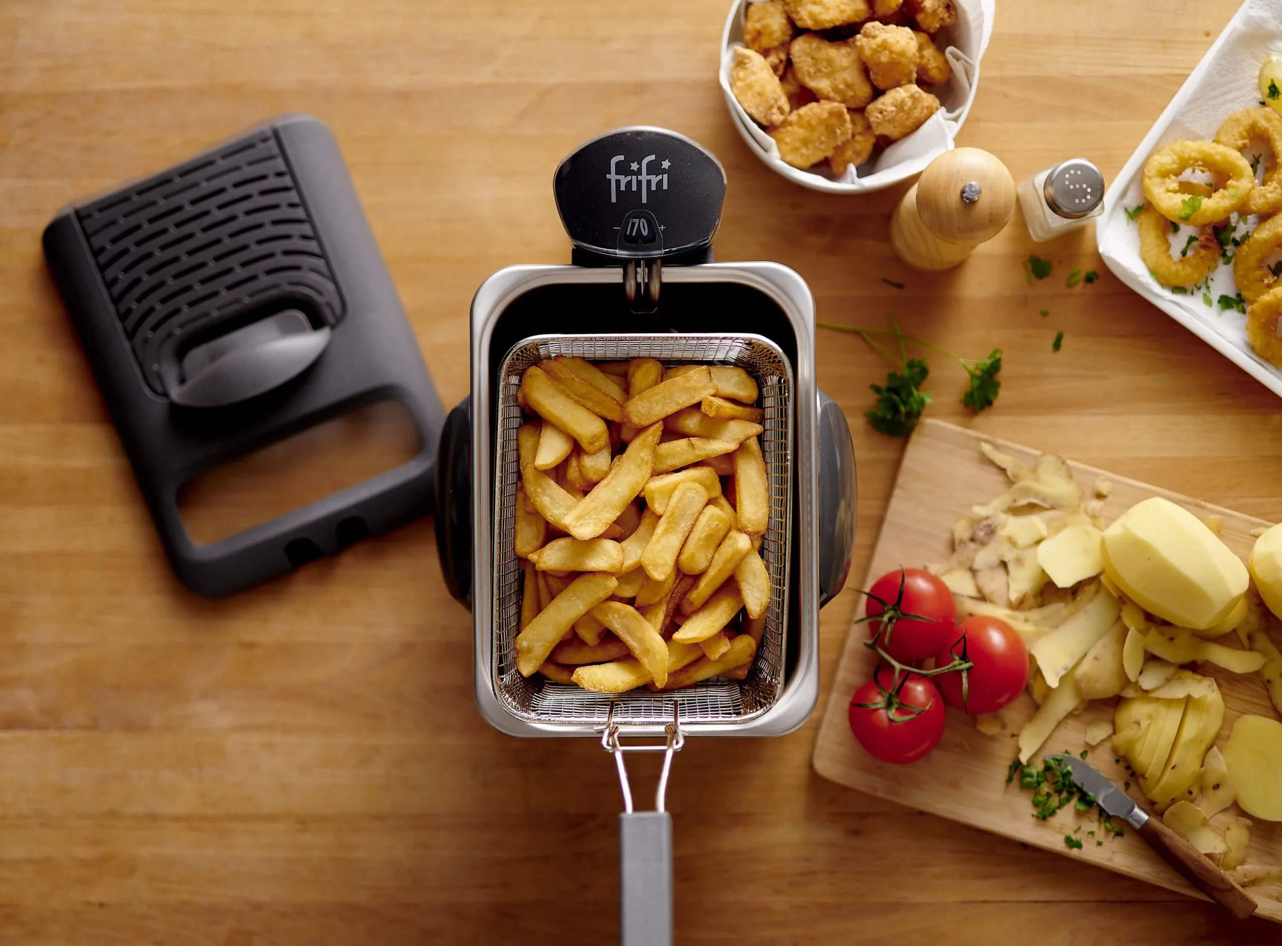 Friteuse Frifri Expert 1905 3,5L gris metal, cuve rectangulaire et résistance immergée.