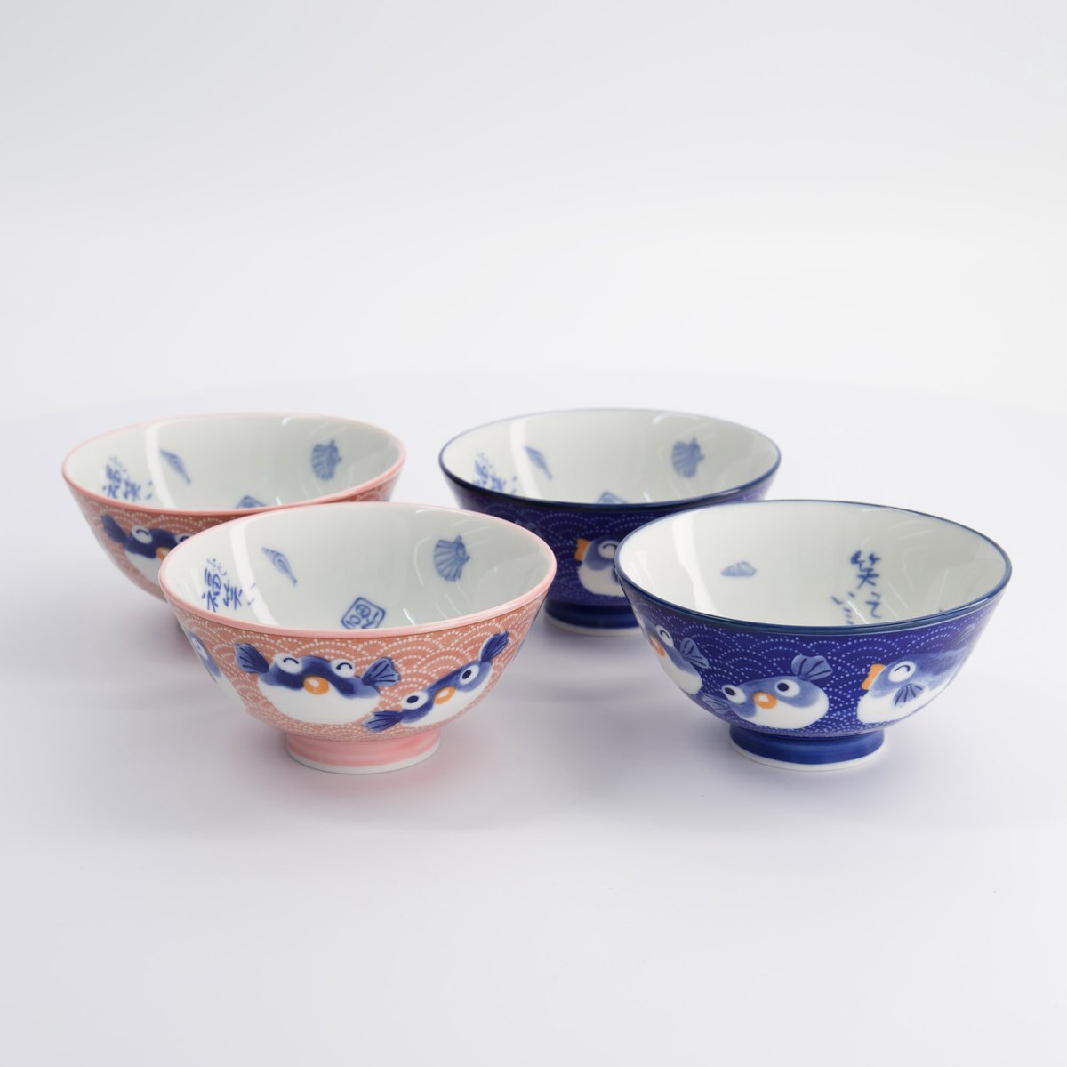 Coffret 4 Bols Kawaii Blowfish Coffret de 4 bols en porcelaine Tokyo Design Studio motif poisson-globe bleu et rose – bols 11,3 cm pour riz, soupe ou dessert.