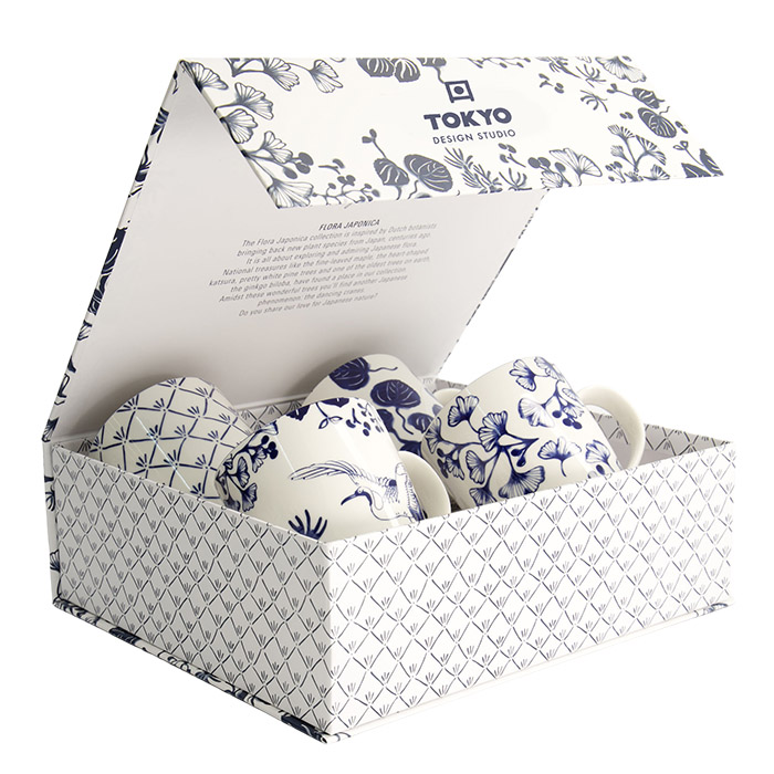 Set de 4 mugs en porcelaine Tokyo Design Studio Flora Japonica 380 ml avec motifs floraux bleu et blanc et boîte cadeau.