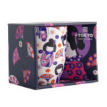 Mug Kawaii Maiko - TOKYO DESIGN Mug kawaii Kokeshi Tokyo Design Studio 380 ml en céramique avec boîte cadeau – design japonais mignon violet et blanc.