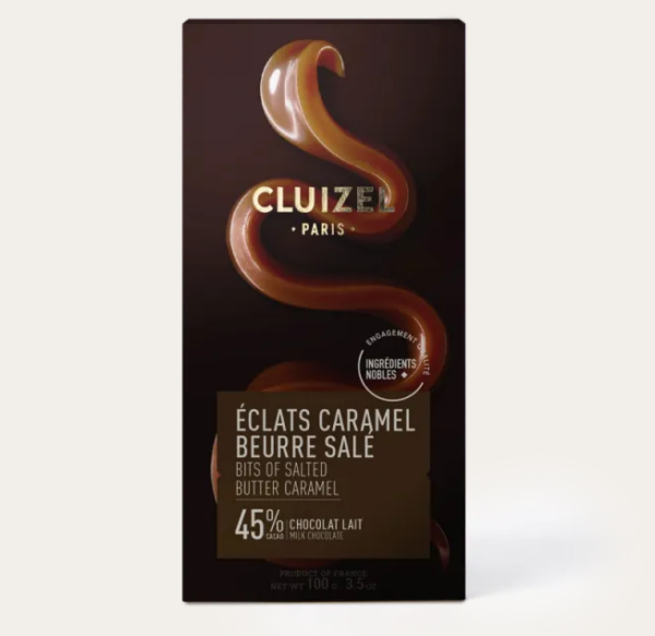 Tablette de chocolat au lait 45 % avec éclats de caramel au beurre salé – Cluizel.