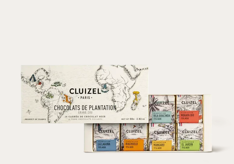 Étui Carrés Chocolats de Plantation N°16 – CLUIZEL Étui de 16 carrés de chocolats de Plantation Cluizel – assortiment de chocolats noirs aux fèves de cacao du monde.