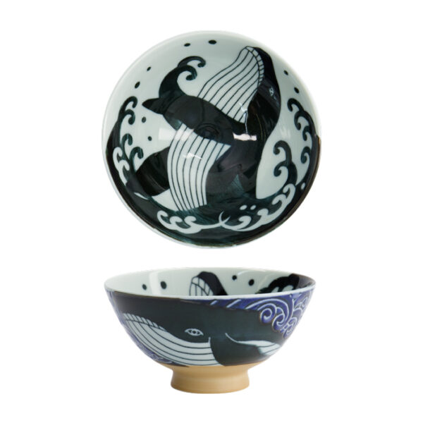 Bol à riz japonais medium en céramique Mino ware avec motif baleine et vagues bleues, fabriqué au Japon.