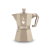 Cafetière italienne Bialetti Moka Exclusive Induction avec base compatible induction pour espresso moka riche et aromatique, design octogonal iconique.