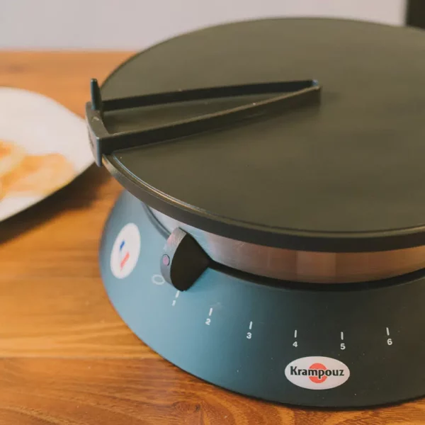 Crêpière électrique Krampouz Diabolo 33 cm avec système d’étalement Easy Crep et accessoires pour réussir des crêpes fines.