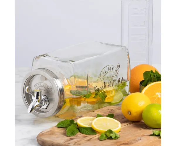 Distributeur de boissons en verre Kilner 3 L avec robinet et échelle graduée, parfait pour eaux, jus et infusions froides dans le réfrigérateur.