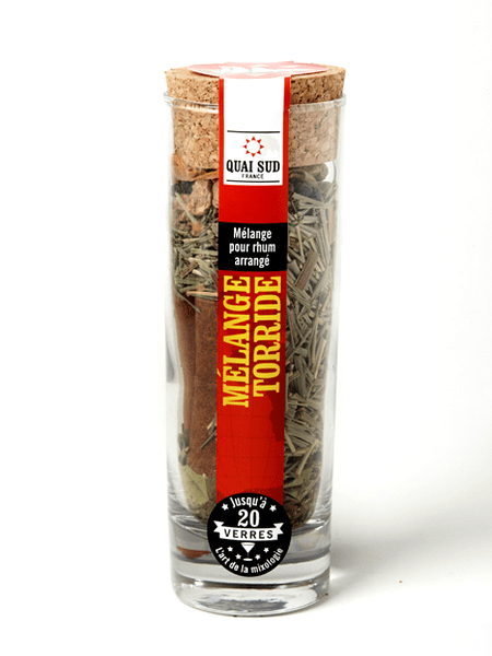 Préparez un rhum arrangé intense et épicé avec le mélange Torride de Quai Sud : cannelle, gingembre et épices aromatiques pour un punch maison audacieux.